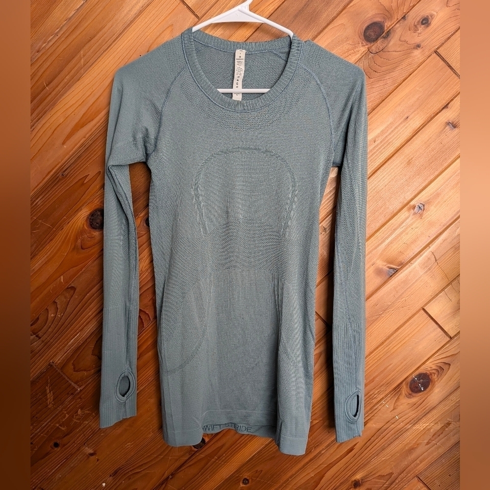 lululemon athletica Long Sleeve Swiftly Tech Top in Soft Green Size 4 - Picture 2 of 6